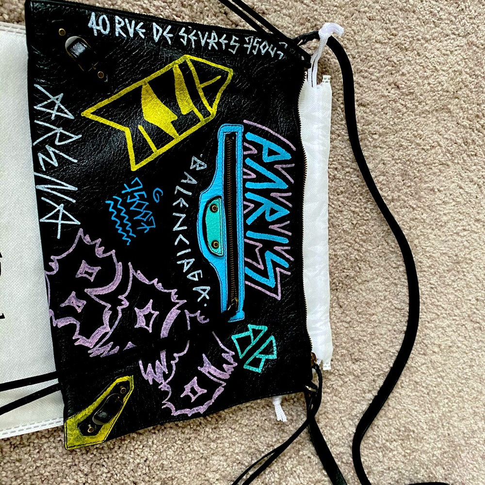 Balenciaga Medium graffiti shoulder bag